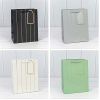 Пакет подарочный с тиснением 